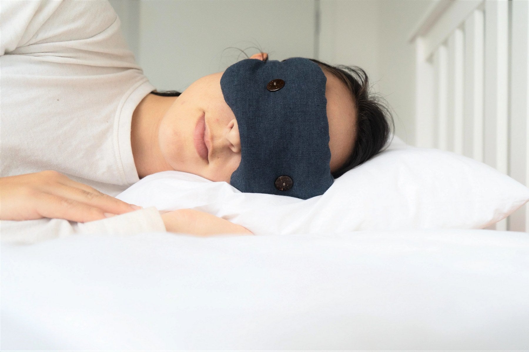 The Natural Solution To Dry Eyes: How Weighted Eye Masks Improve Sleep Naturally